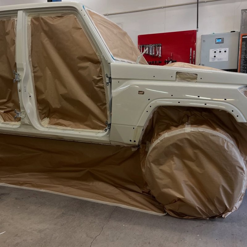 Omlackeringen av Toyota Land Cruiser&nbsp;79